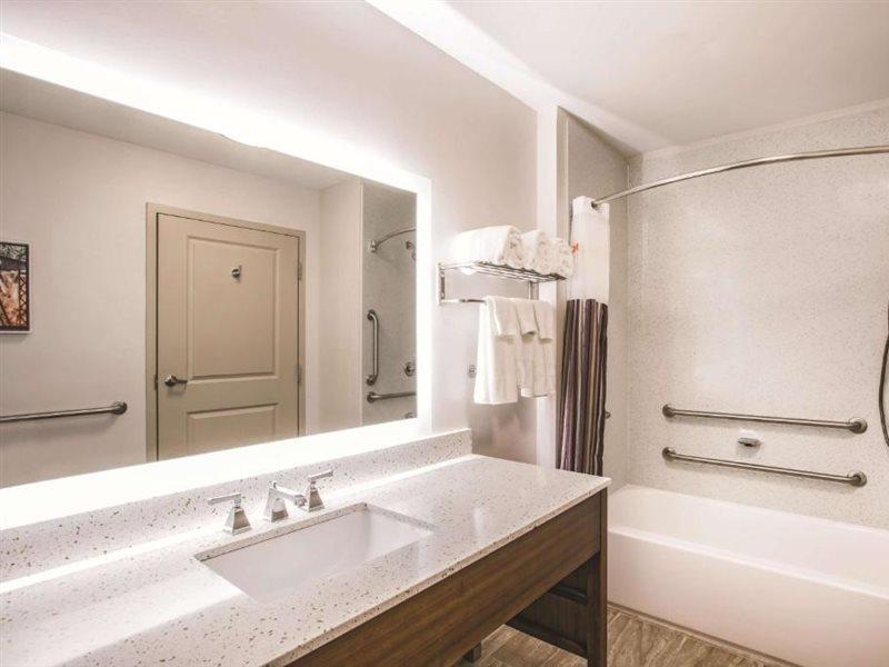 La Quinta By Wyndham Chambersburg Hotell Exteriör bild
