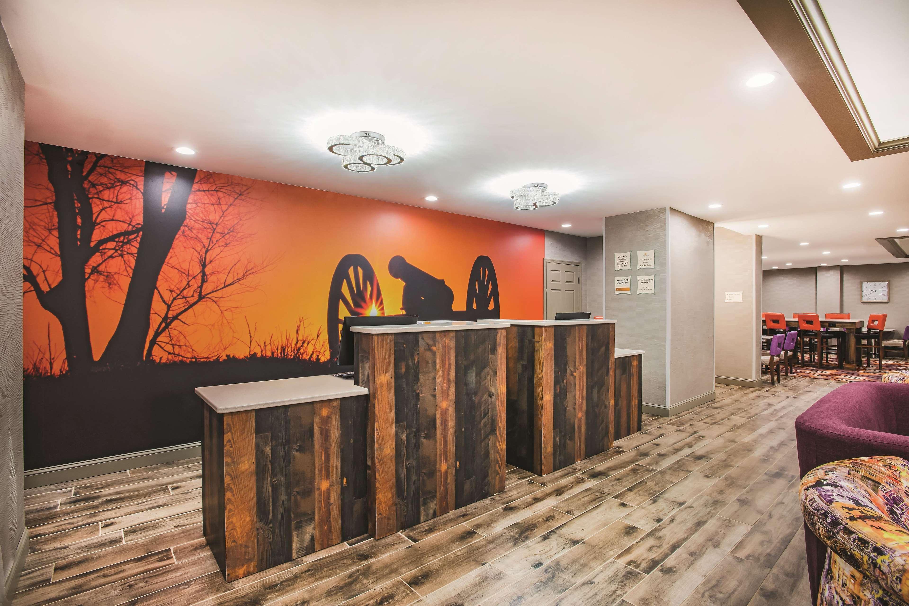 La Quinta By Wyndham Chambersburg Hotell Exteriör bild