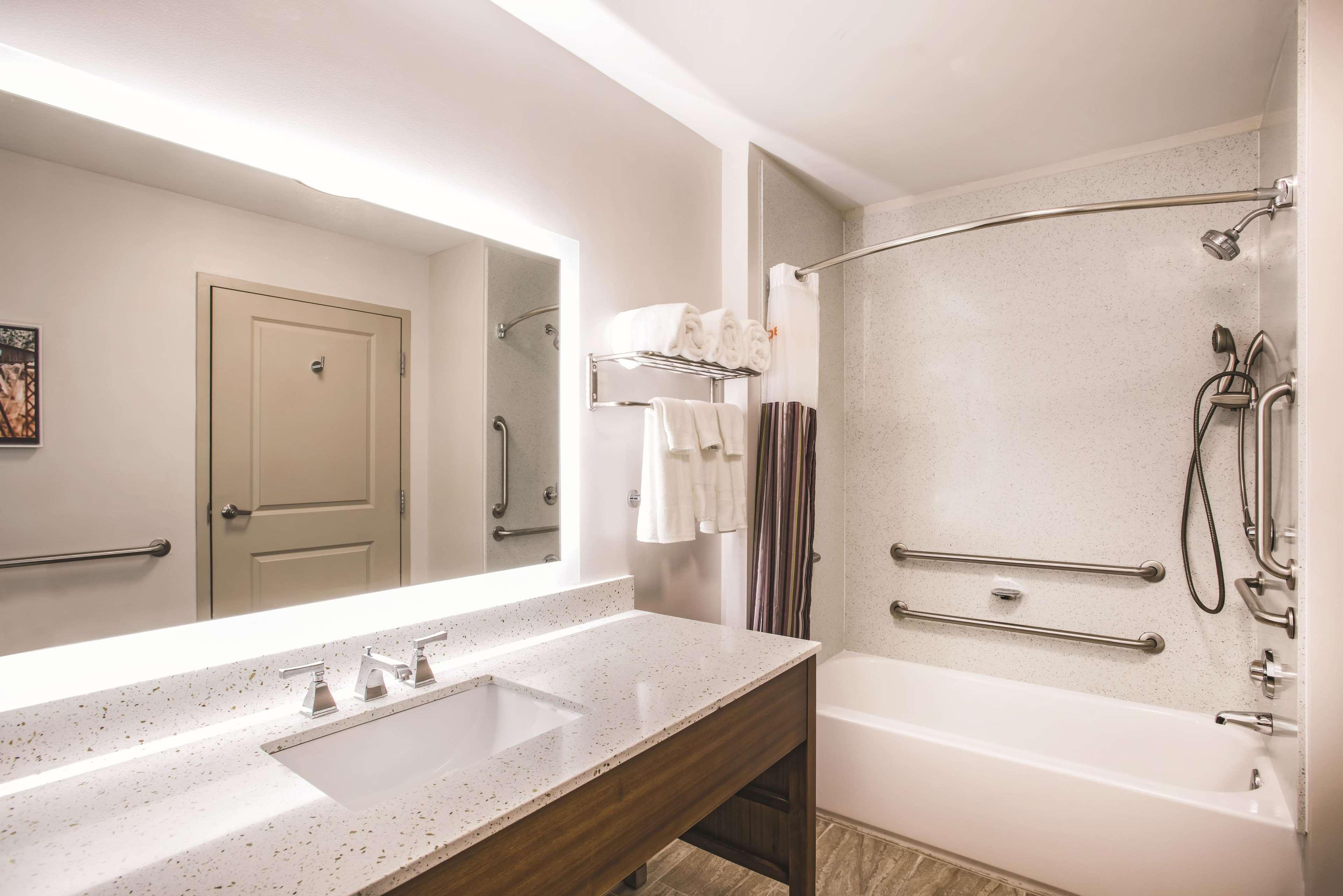 La Quinta By Wyndham Chambersburg Hotell Exteriör bild