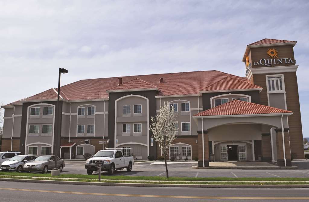 La Quinta By Wyndham Chambersburg Hotell Exteriör bild